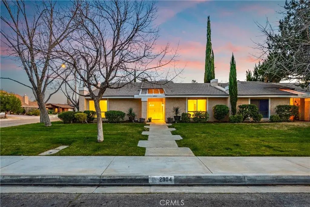 2904 W J4 Avenue, Lancaster
