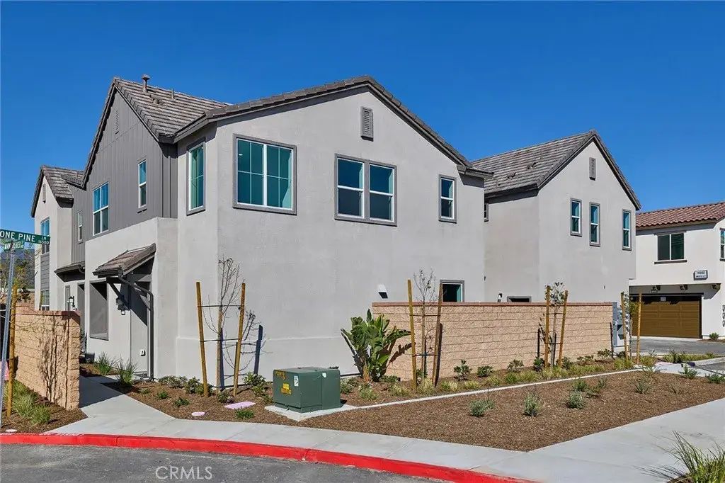 16573 Bottlebrush Lane 3, Fontana