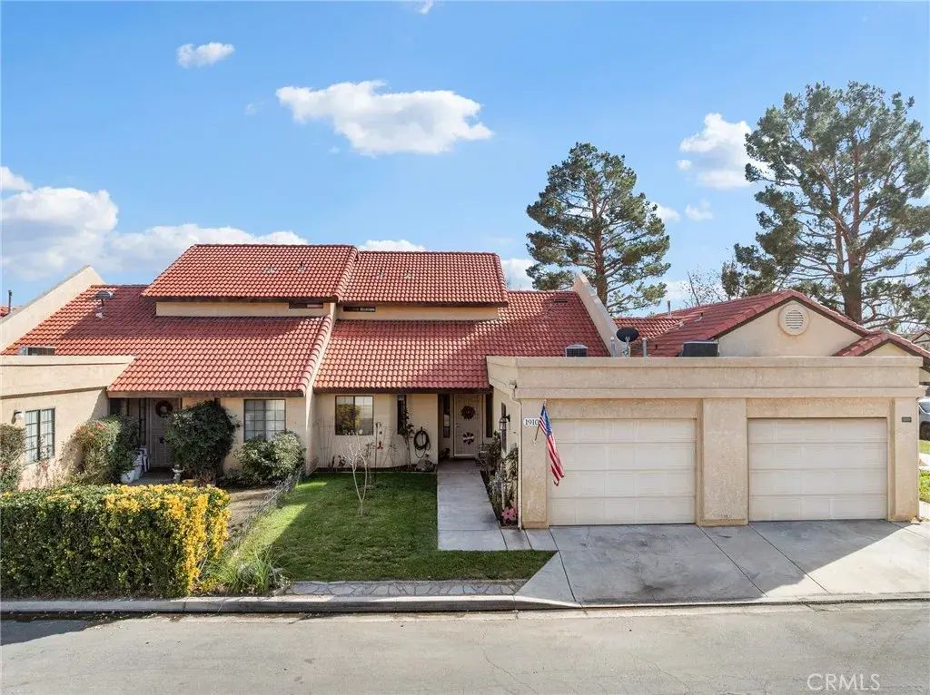 19103 Frances, Apple Valley