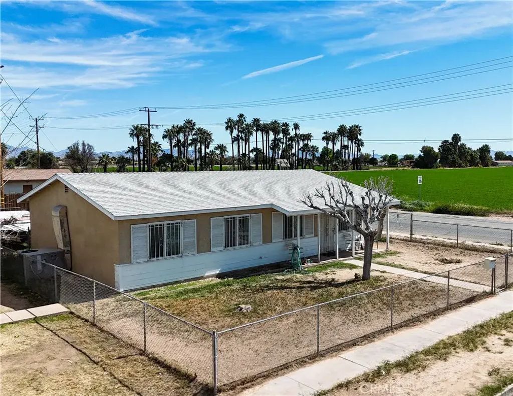 490 S 4th, Blythe