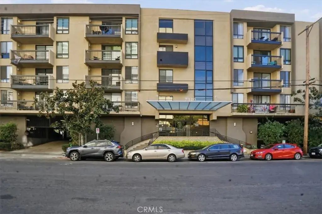 7320 Hawthorn Boulevard 108, Los Angeles
