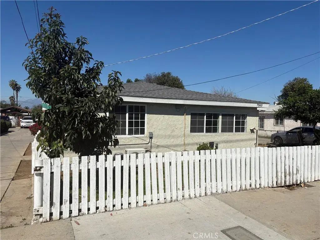 7563 Lincoln Avenue, Riverside