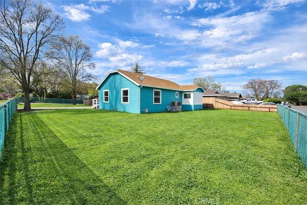 633 E Walnut Street, Willows
