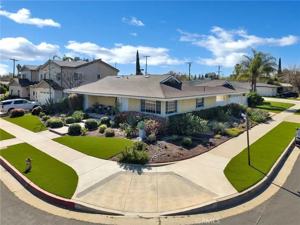 23040 Burton, West Hills