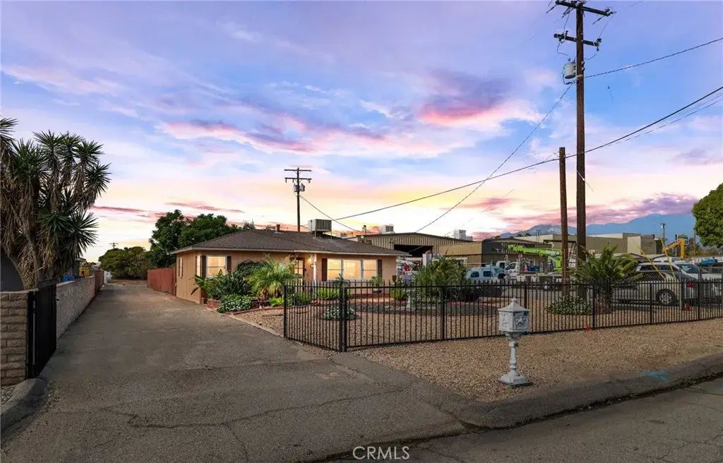 10180 Redwood, Fontana