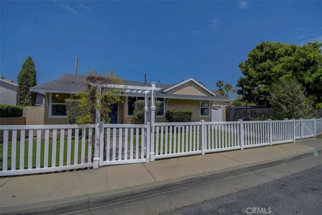 138 Walnut Street, Costa Mesa