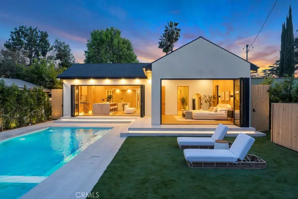 11107 Kling Street, North Hollywood