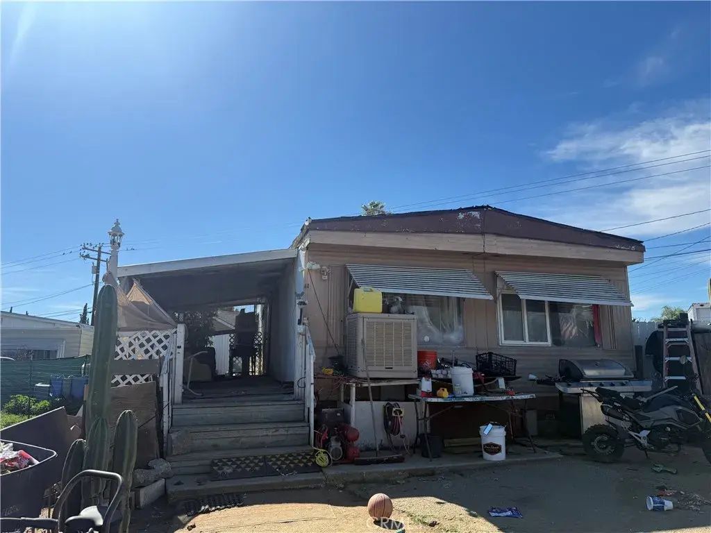 548 Bond, Perris