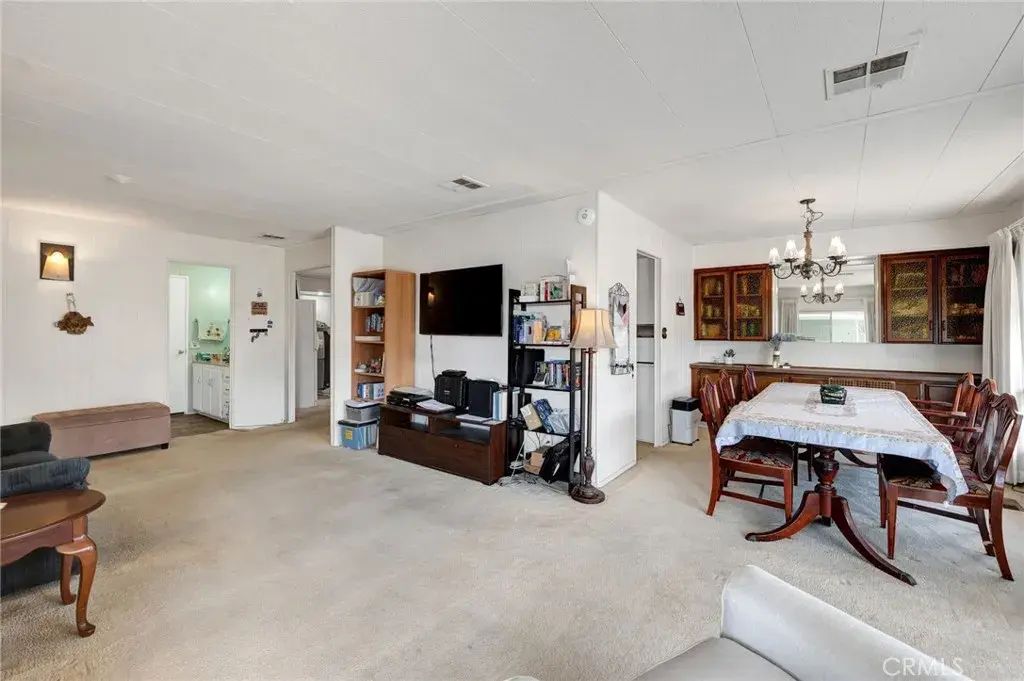 2755 Arrow 142, La Verne