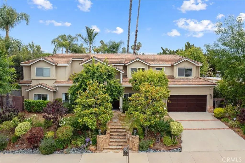 4520 El Caballero Drive, Tarzana