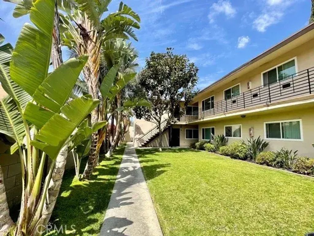 12437 Harris C, Lynwood