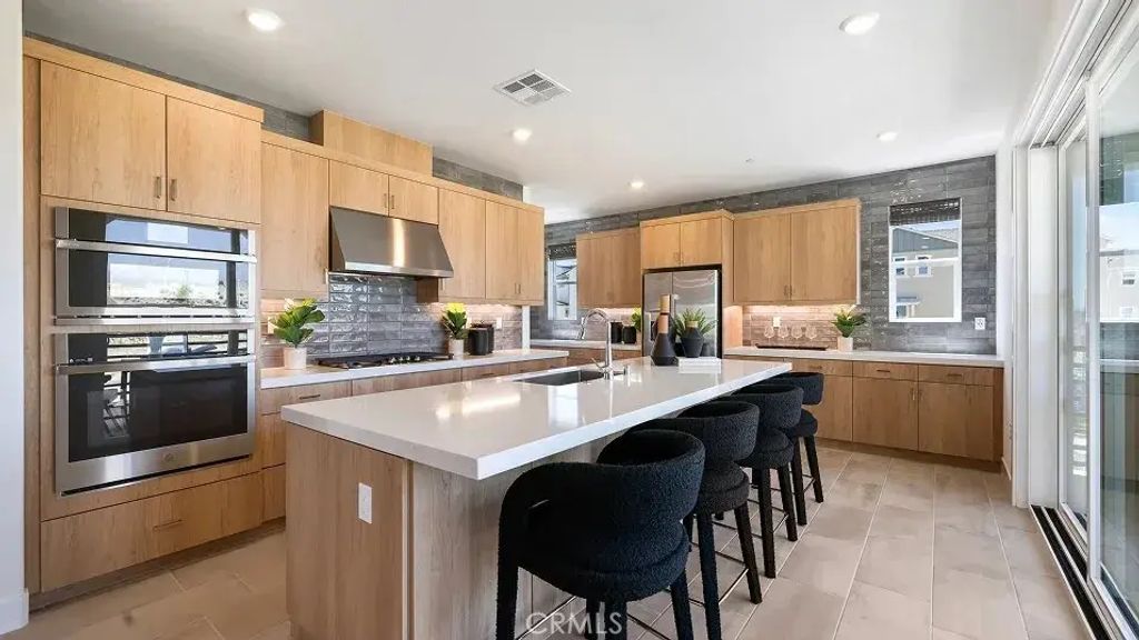 27468 Pistachio Way, Valencia