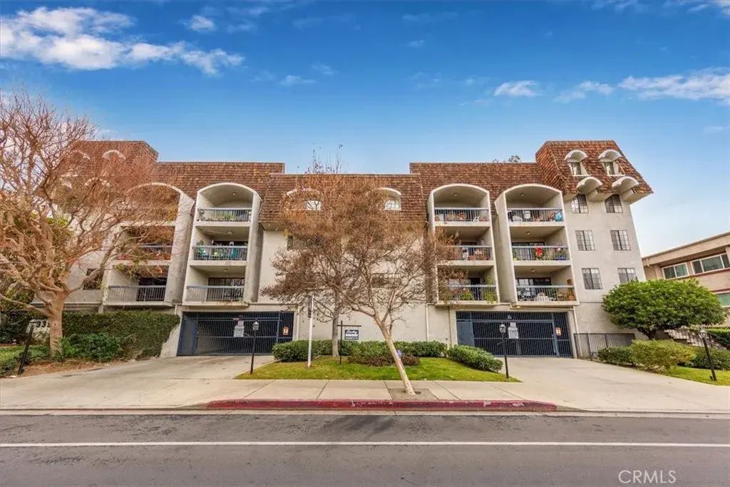 5339 Lindley Unit 207, Tarzana