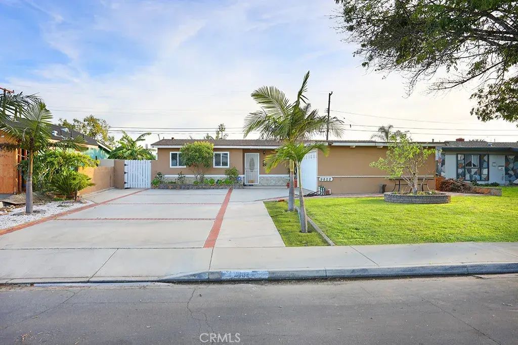9802 Chanticleer, Anaheim
