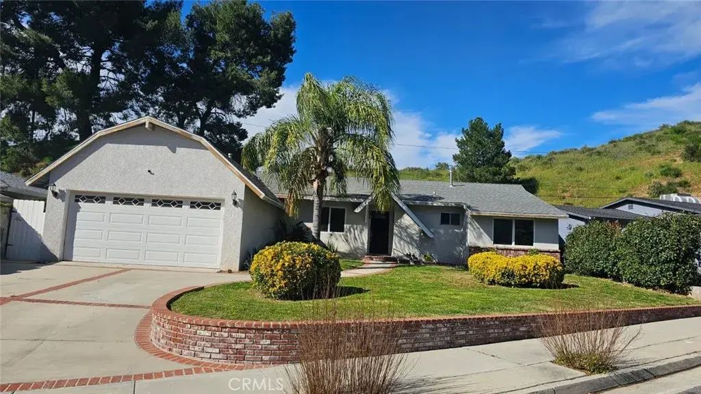 22615 Aguadero, Saugus