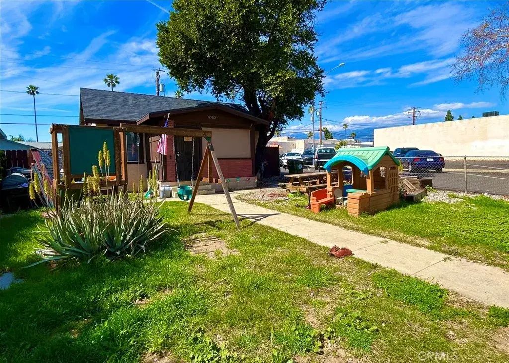 8582 Wheeler, Fontana