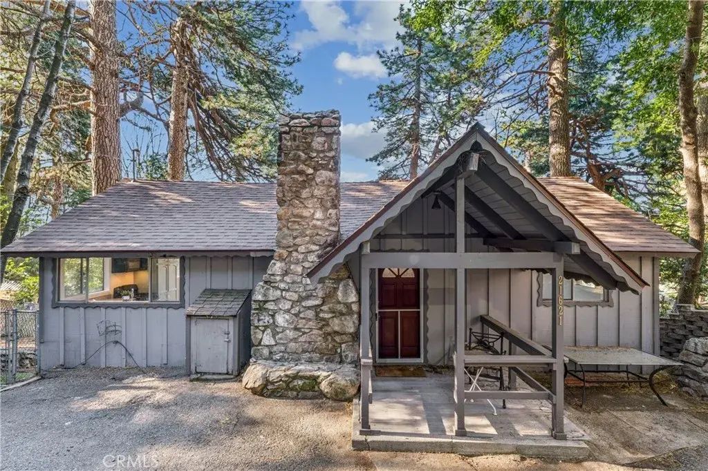 21621 Sawpit Canyon, Cedarpines Park