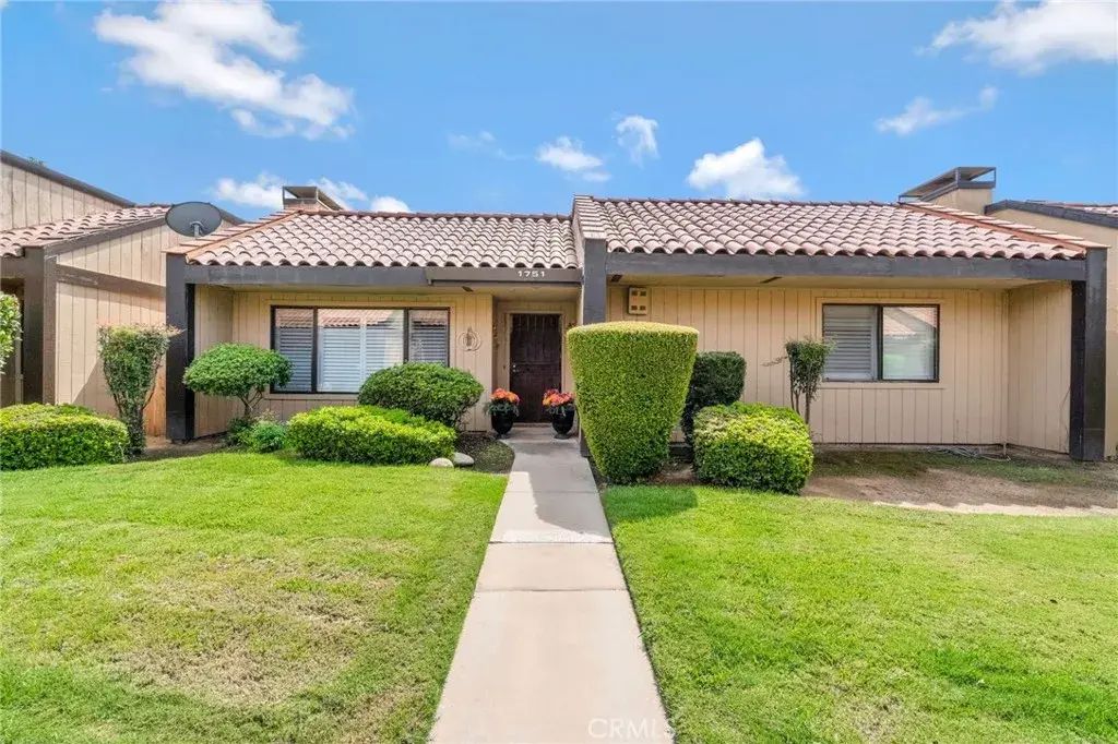 1751 W Santa Ana, Fresno