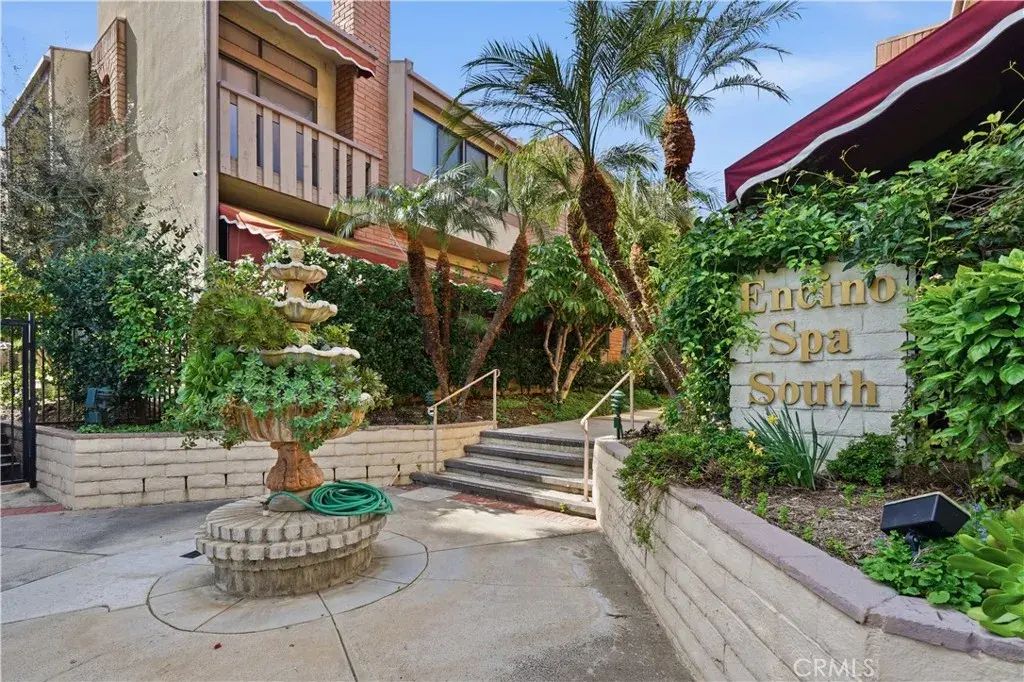 5205 White Oak Avenue 3, Encino