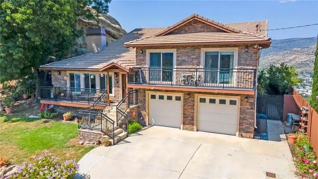 956 Crown Hill, Simi Valley