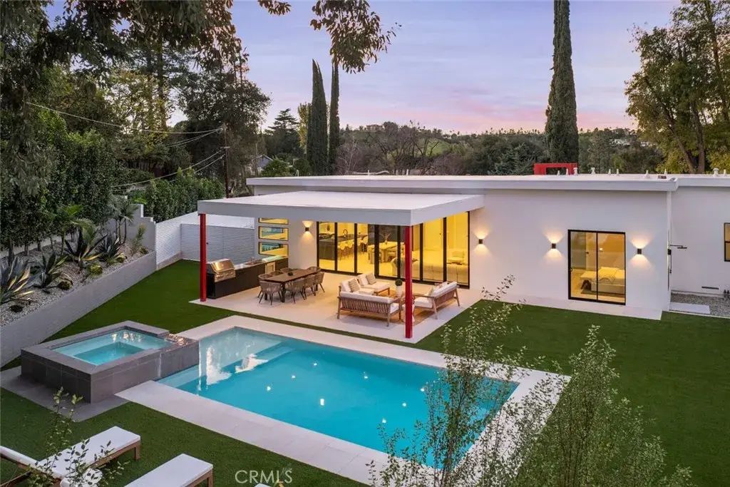22020 Alizondo, Woodland Hills
