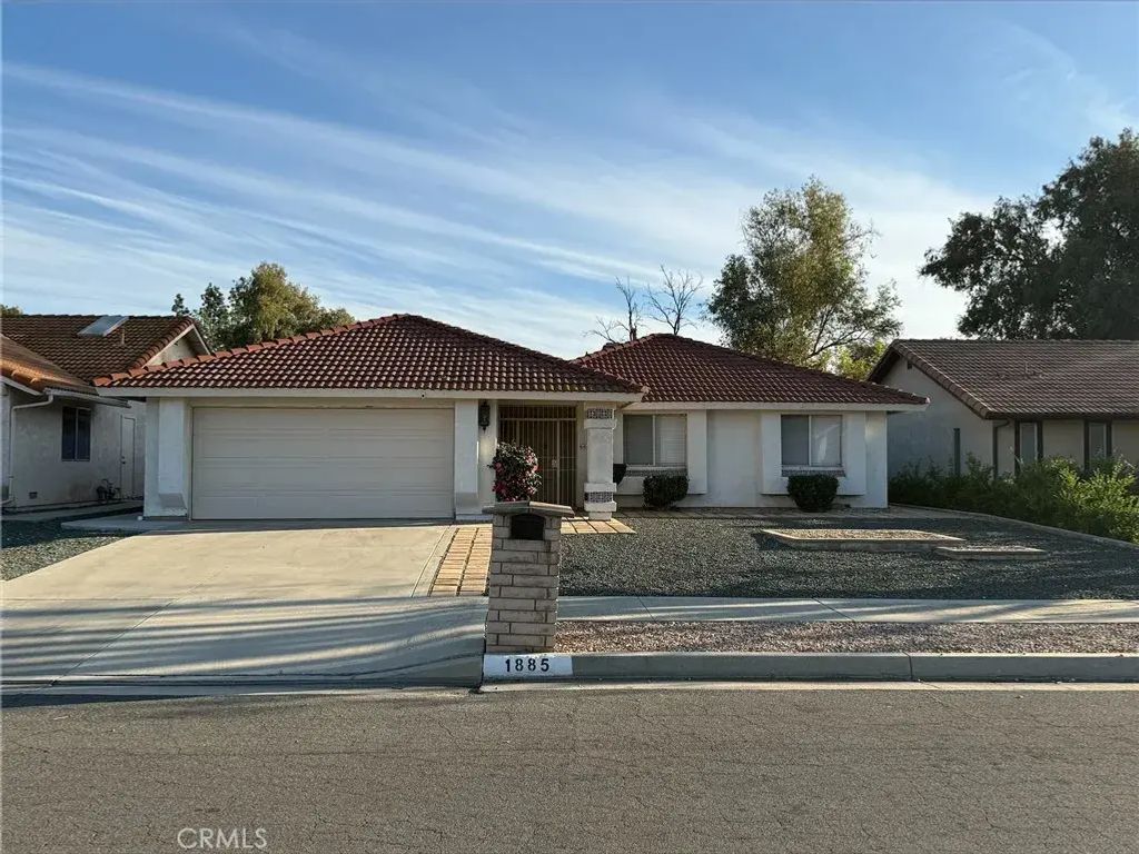 1885 Silver Oak, Hemet