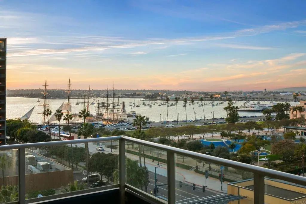 1325 Pacific Highway 906, 