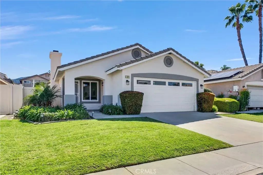 976 Miraflores Drive, Corona