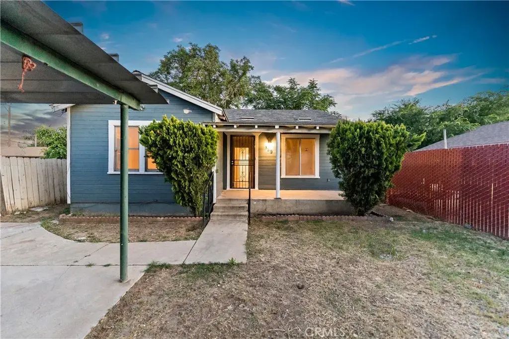 129 W Atchison, Fresno