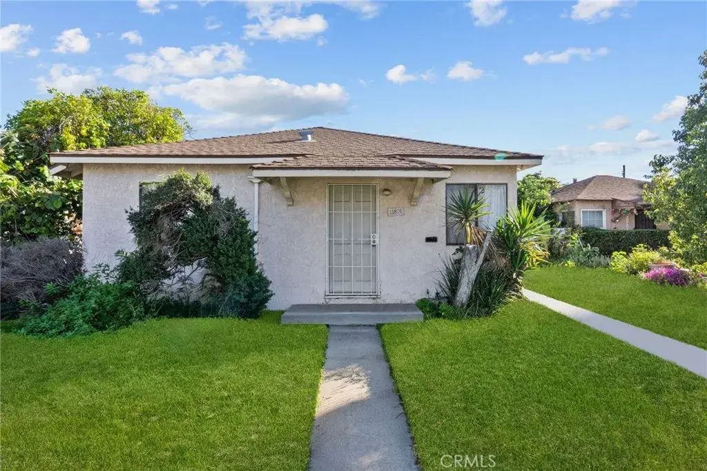 11816 Victory Boulevard, North Hollywood