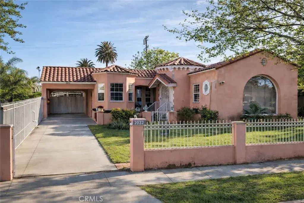 2032 W 77th St, Los Angeles