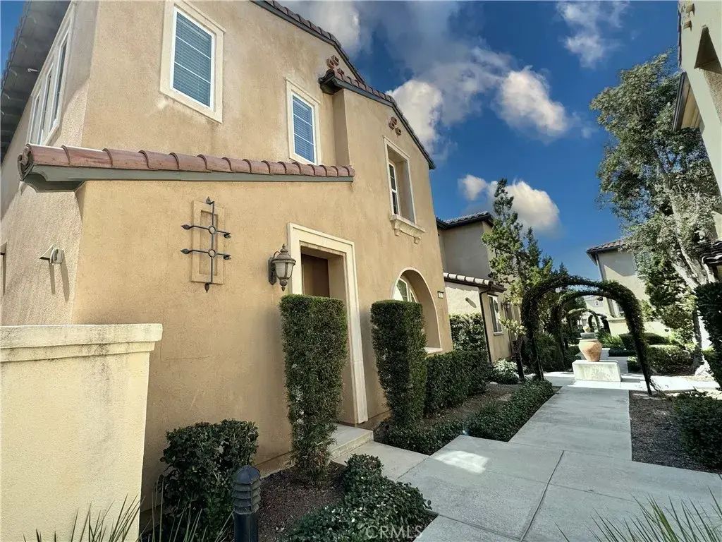 231 W Cork Tree, Orange