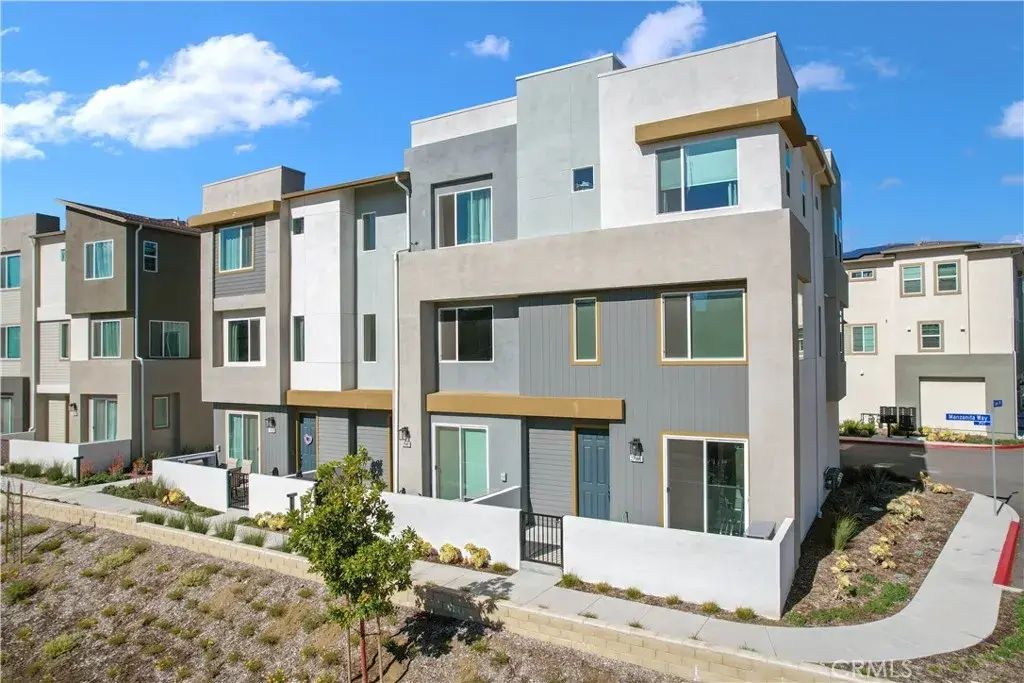 27586 Manzanita Way, Valencia