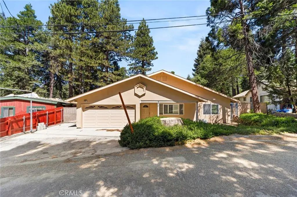 31686 Luring Pines Circle, Running Springs