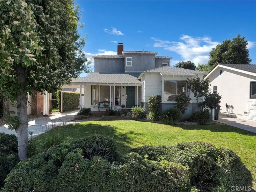345 S Beachwood Drive, Burbank