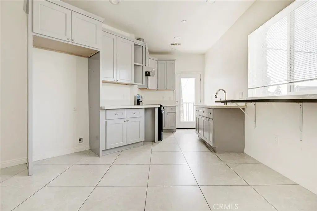 14328 Gilmore 5, Van Nuys