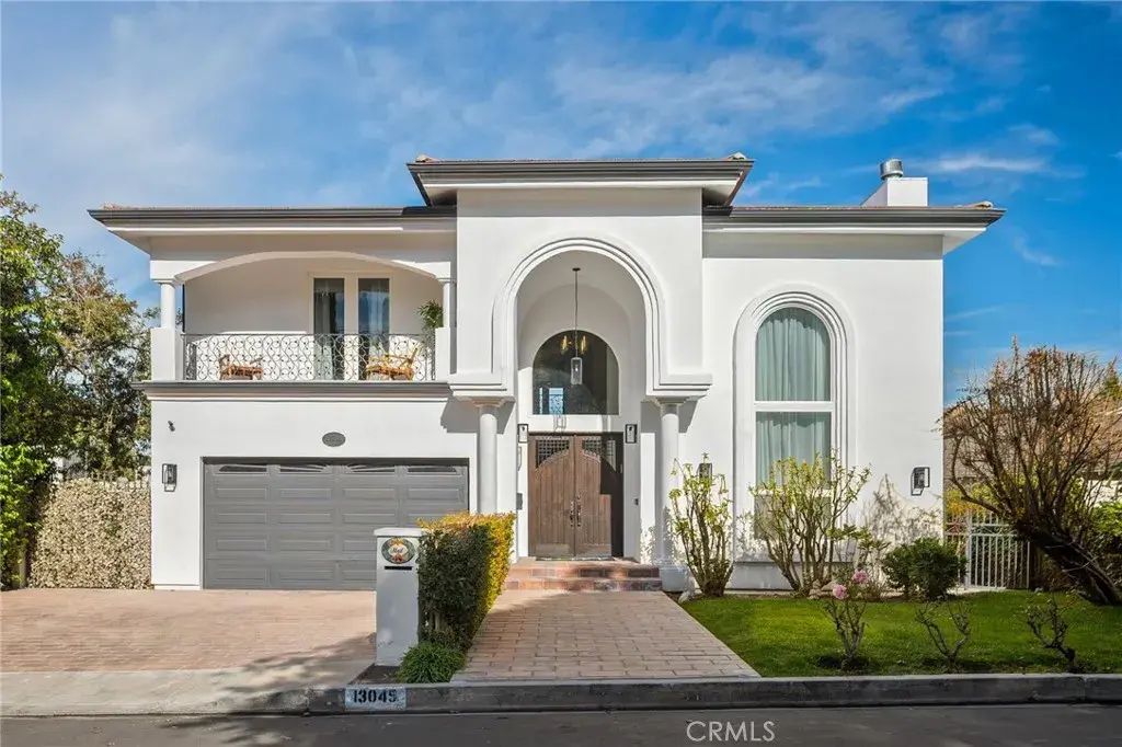 13045 Greenleaf Street, Studio City
