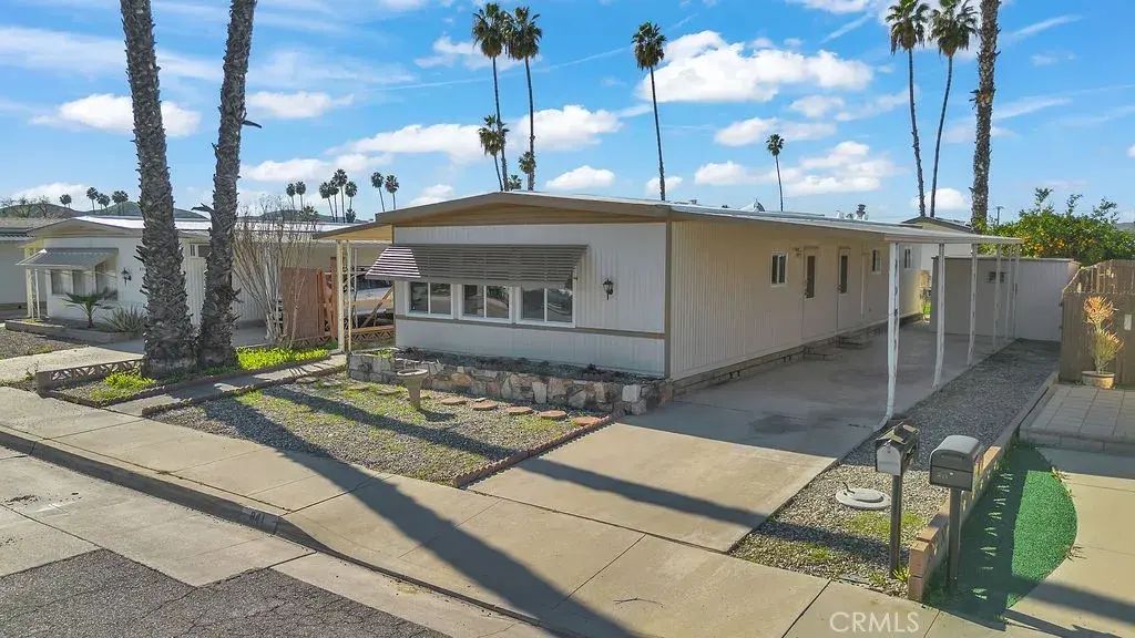 841 S Lyon, Hemet