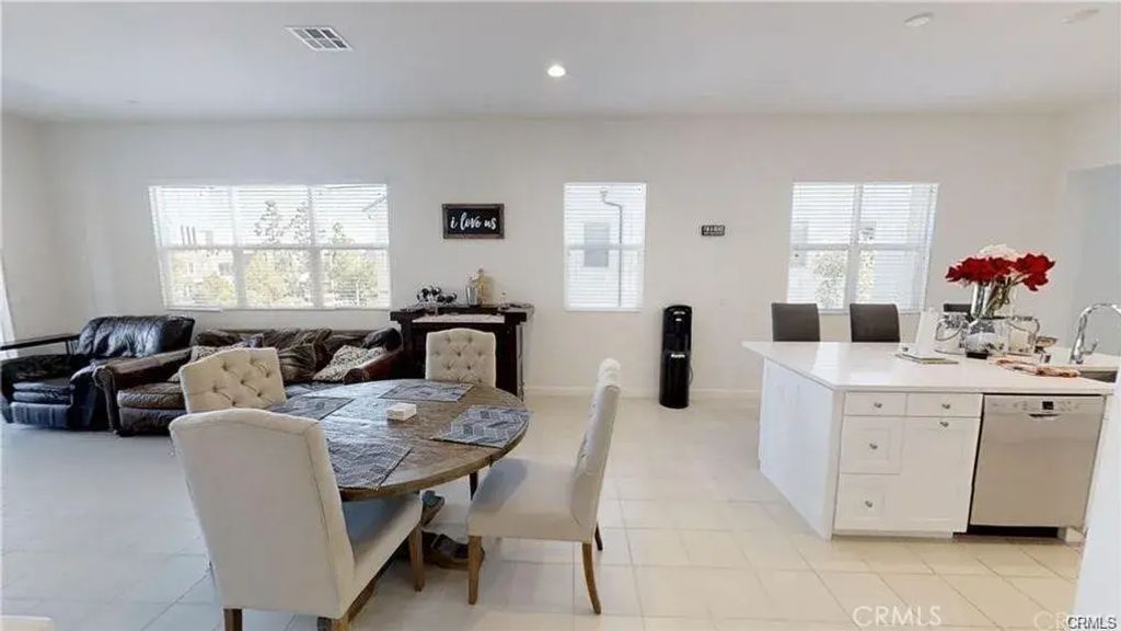 195 Follyhatch, Irvine