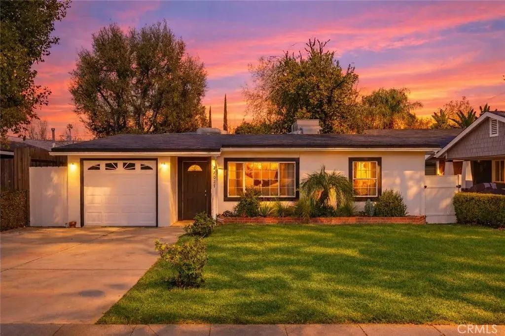 22027 Viscanio, Woodland Hills