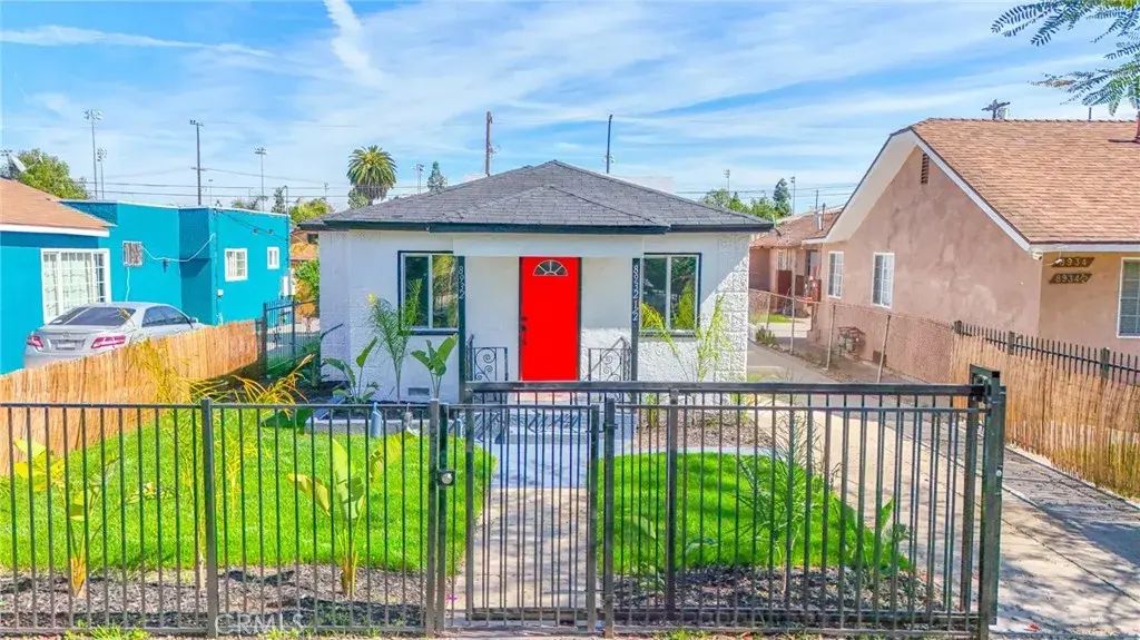 8932 Orchard, Los Angeles