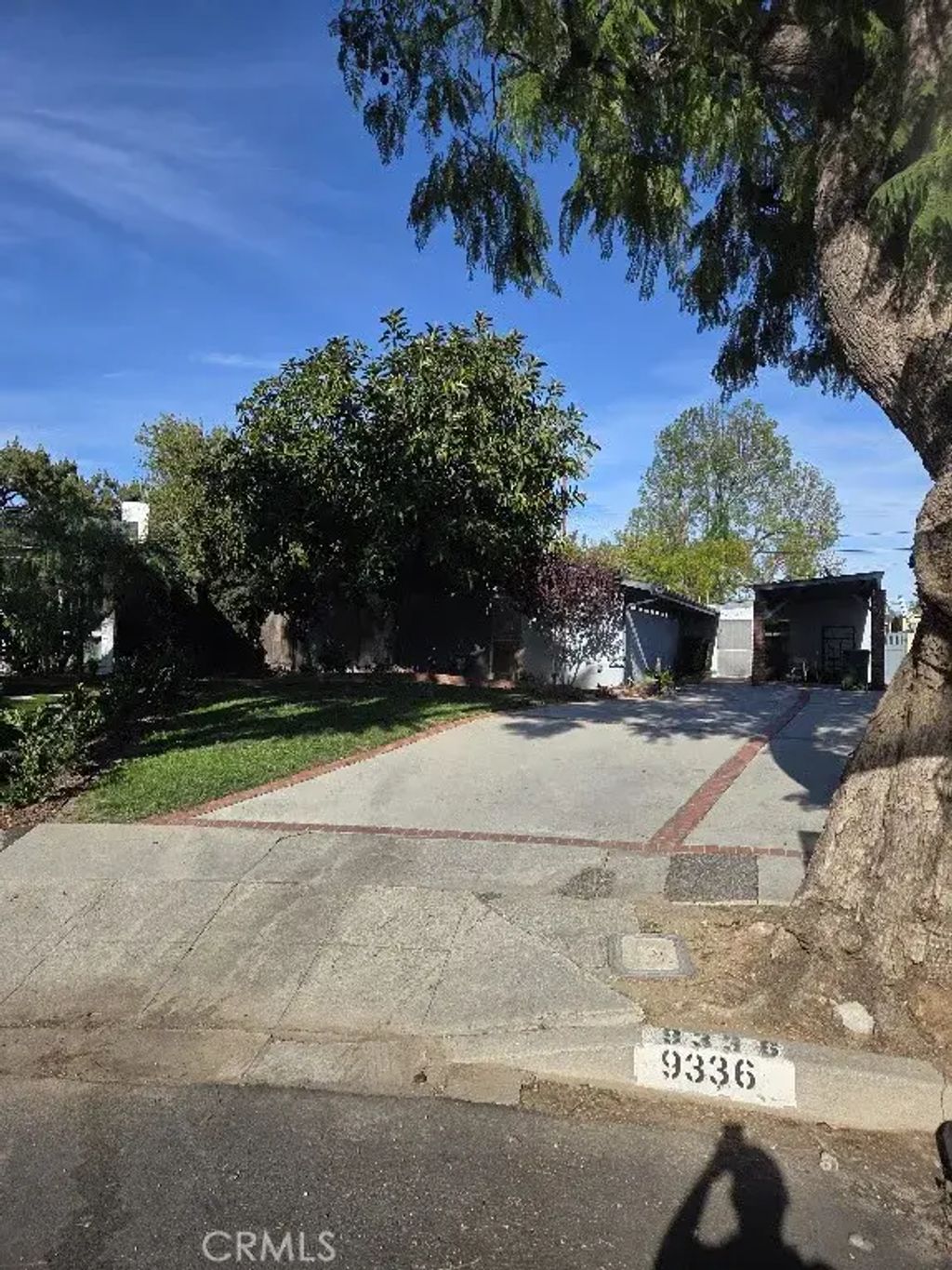 9336 Sophia, North Hills