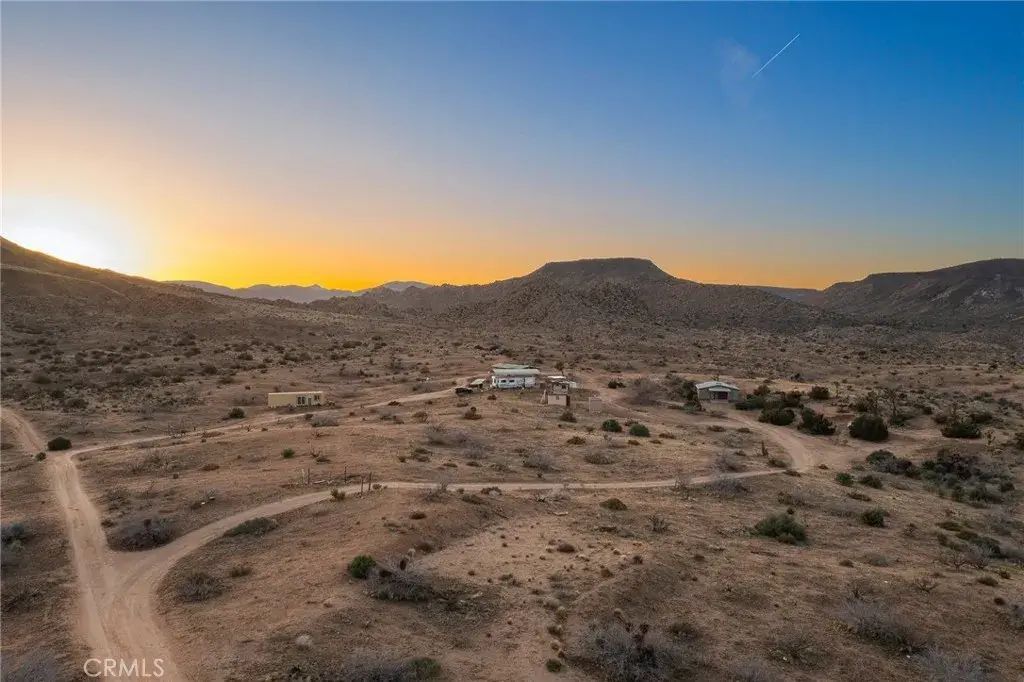 1111 Saratoga, Pioneertown