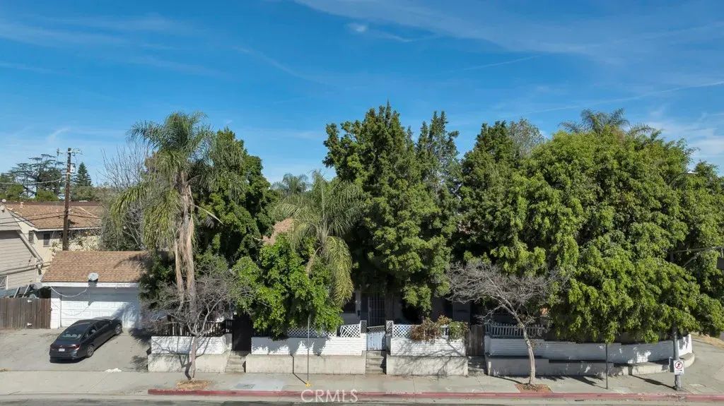 11667 Burbank, North Hollywood