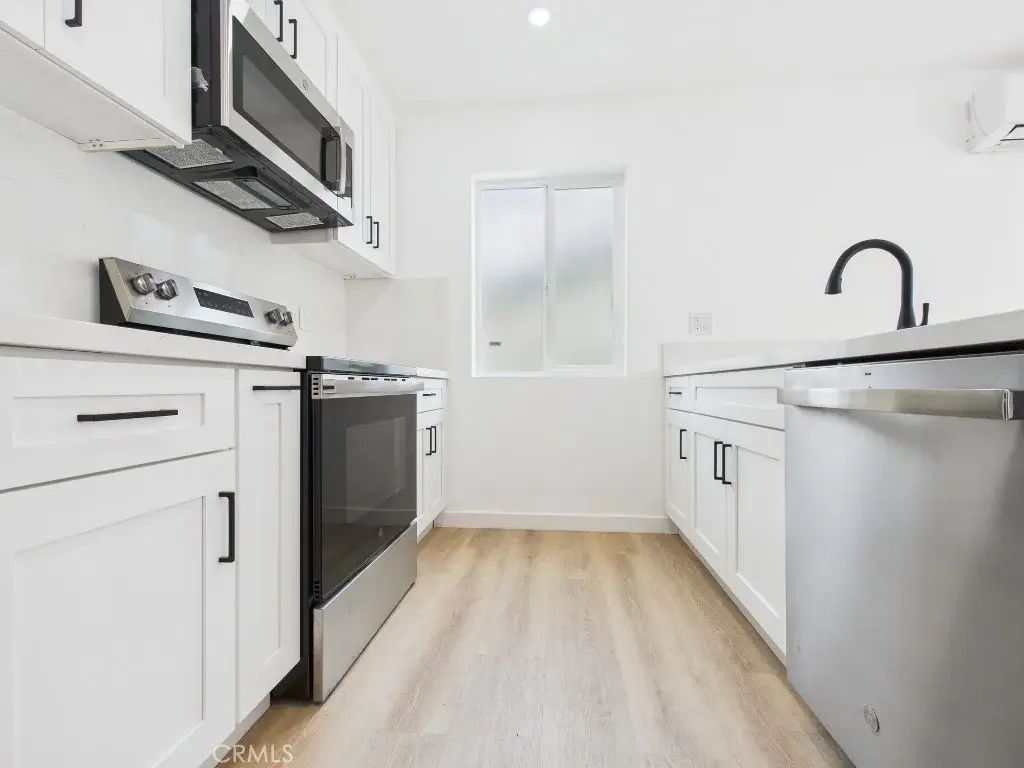 748 Newport Avenue 5, Long Beach