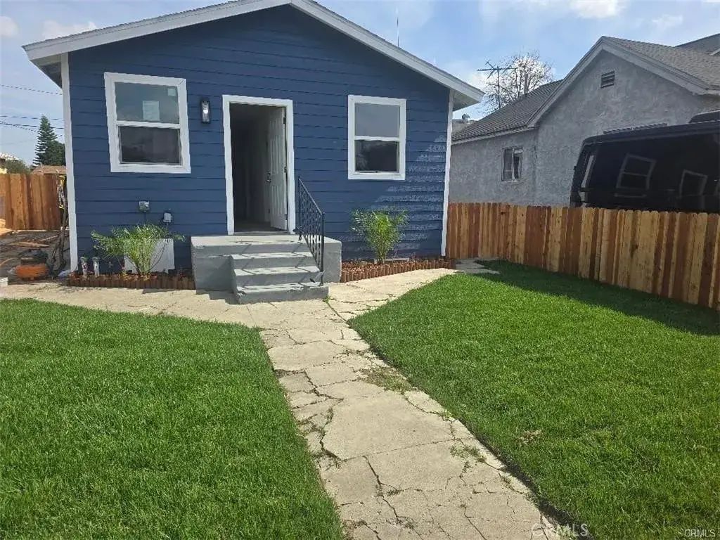10722 Anzac, Los Angeles