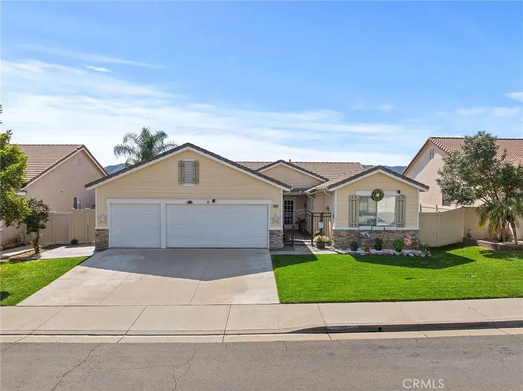 23457 Mountain Breeze, Murrieta