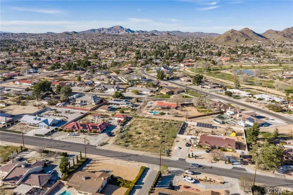 Senca, Apple Valley