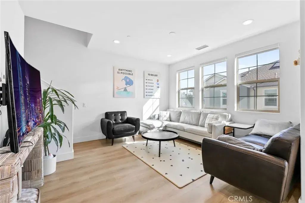 8475 Forest Park, Chino
