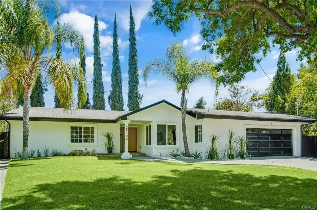 24100 Philiprimm Street, Woodland Hills